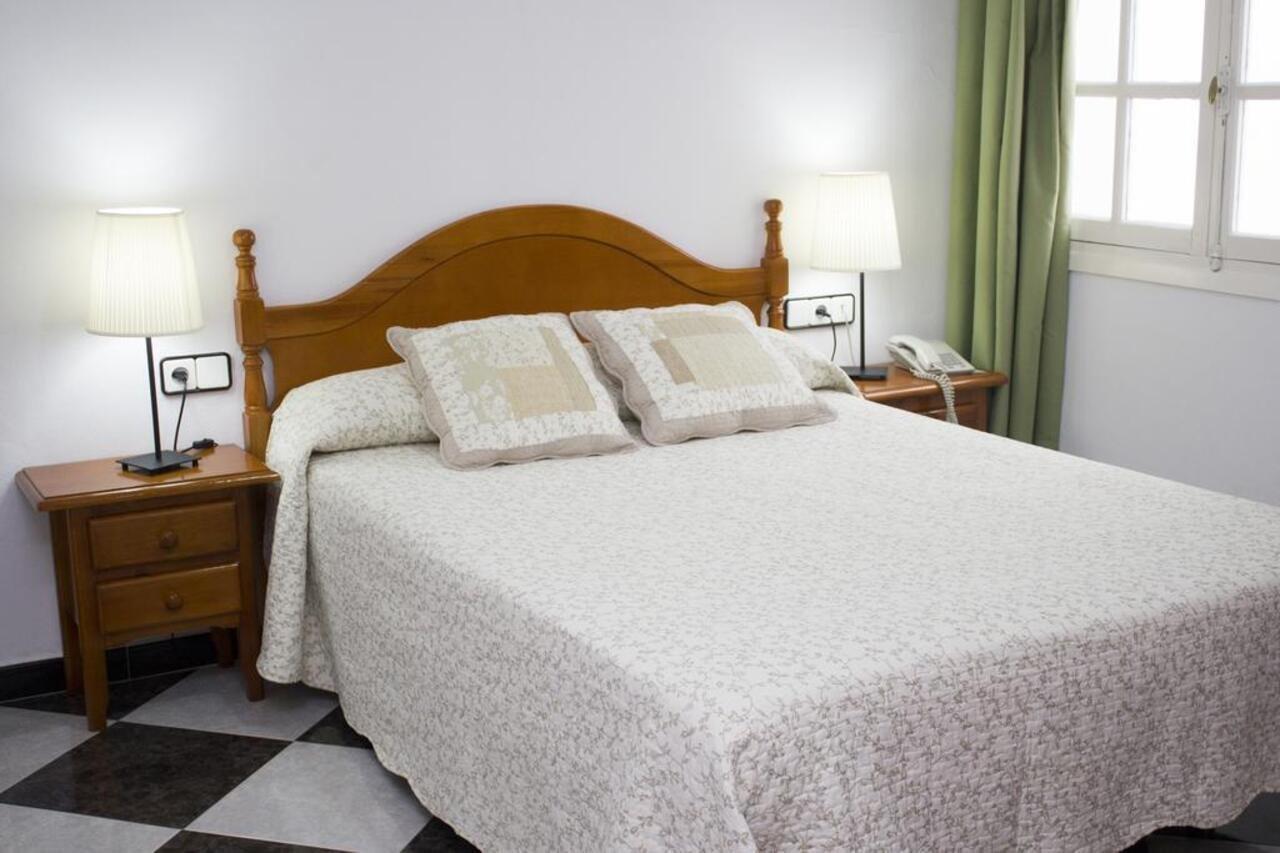 Hotel Oasis Conil De La Frontera Bagian luar foto