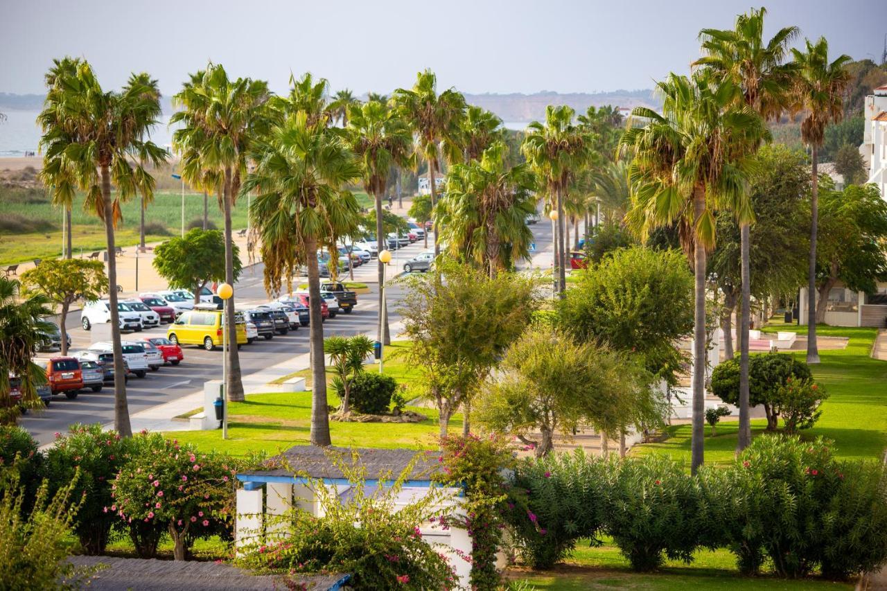 Hotel Oasis Conil De La Frontera Bagian luar foto