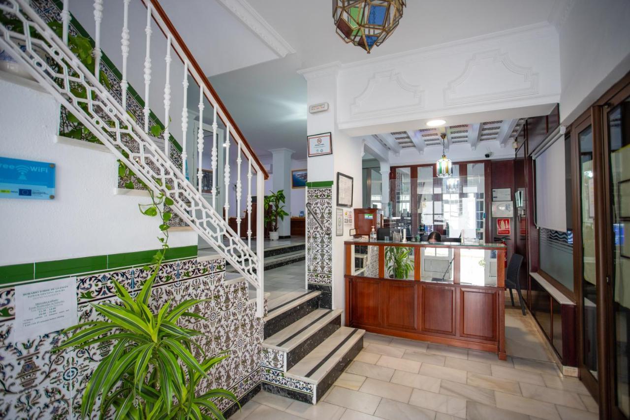 Hotel Oasis Conil De La Frontera Bagian luar foto