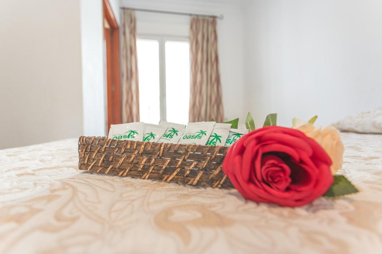 Hotel Oasis Conil De La Frontera Bagian luar foto