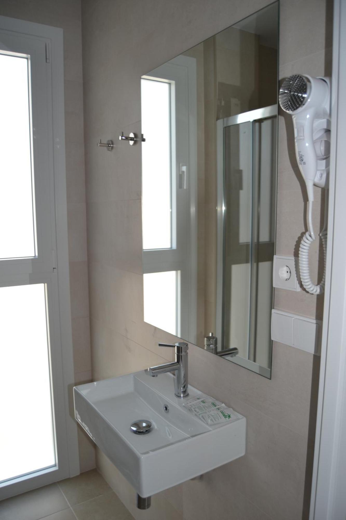 Hotel Oasis Conil De La Frontera Bagian luar foto